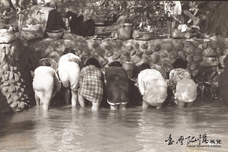 Washerwomen in Shulin Town